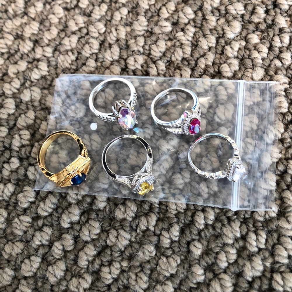 Bag of 5 jewel rings